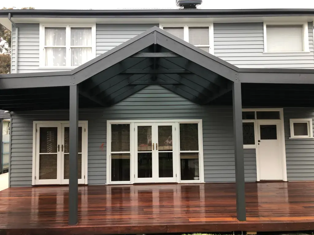 Deck and pergola at weatherboard home